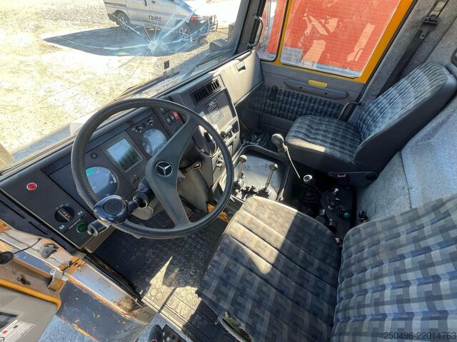 Trator standard Mercedes-Benz Unimog U130 4x4