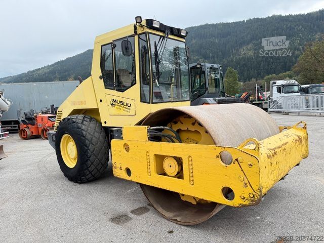 Single drum roller BOMAG BW 213 D-3