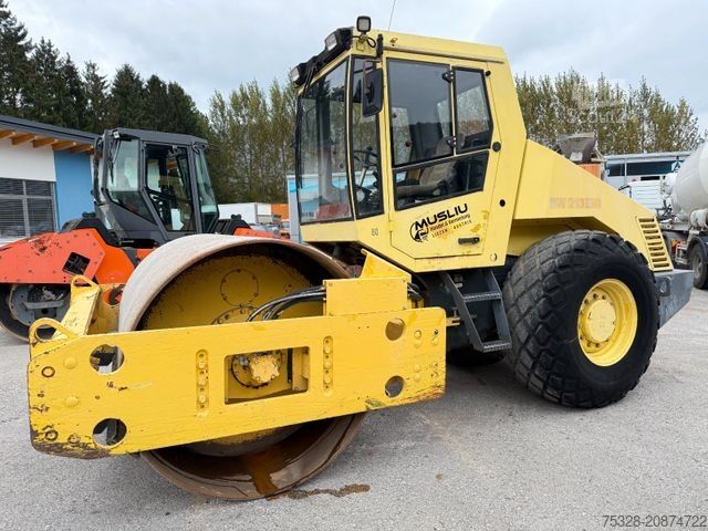 Single drum roller BOMAG BW 213 D-3