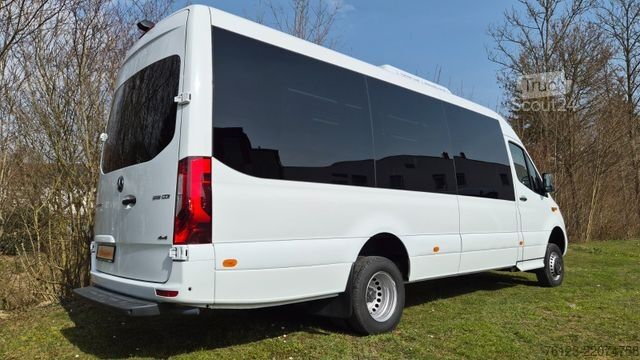 Minibus MERCEDES-BENZ 519  Allrad 4 x 4 Lagerfahrzeug Stock 20 Sitzer
