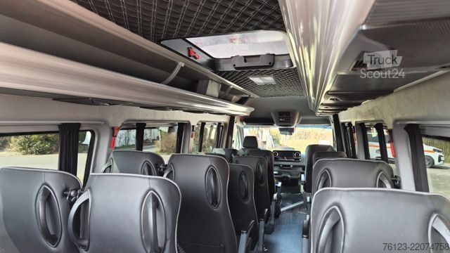 Minibus MERCEDES-BENZ 519  Allrad 4 x 4 Lagerfahrzeug Stock 20 Sitzer