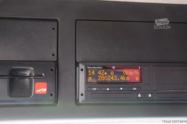 Plataforma de carga Mercedes-Benz Arocs 2830
