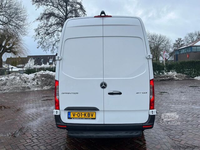 Furgoneta Mercedes-Benz Sprinter 317 CDI L2H2