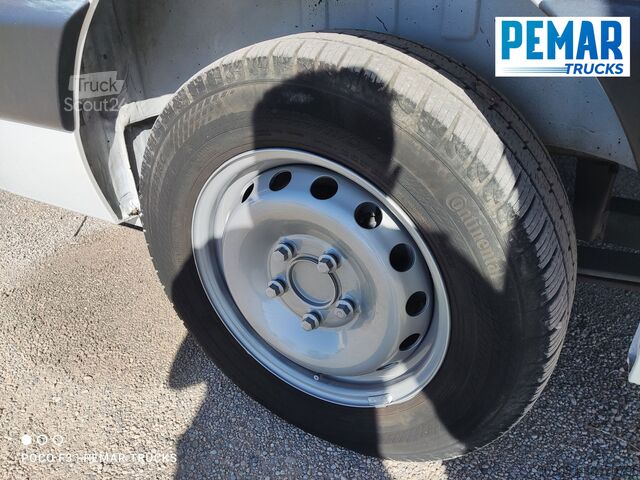 Personalisierter Lieferwagen Renault MASTER 2.3 DCI CESTA ELEVADORA 130CV