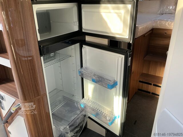 Halvintegrerad husbil EURA MOBIL CONTURA 766 EF LUMINARY PLUS+FAHRASSISTENZ+LEDER