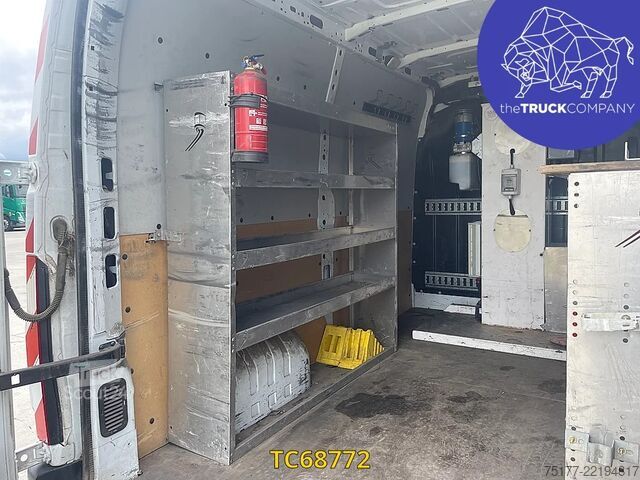 Подемна платформа Renault Master 145.35 nacelle