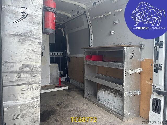 Подемна платформа Renault Master 145.35 nacelle