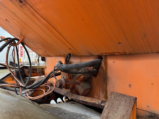 Spezial-LKW  STA95 Salzstreuer STA95 Salzstreuer ca. 5m³