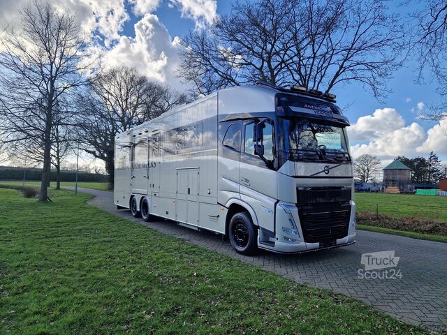 Paarden transport Volvo FH 540 Jong gebrukt 7 paards plus living pop-ot...