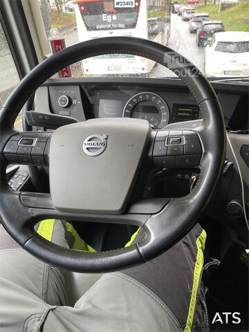  Volvo FH500 truck with a 24 t/m Palfinger crane