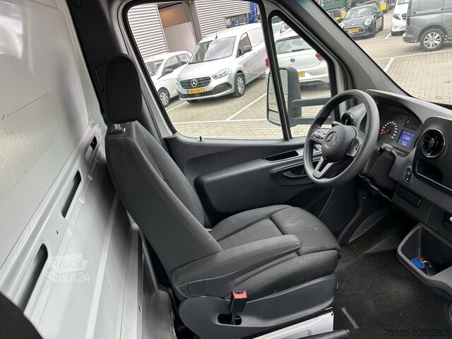 Resväska Mercedes-Benz Sprinter 515 1.9 CDI / 126 dkm / Box 4.4 mtr / ...
