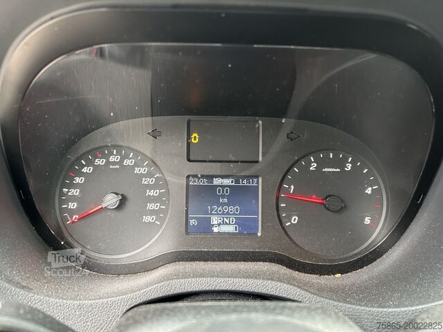 Resväska Mercedes-Benz Sprinter 515 1.9 CDI / 126 dkm / Box 4.4 mtr / ...