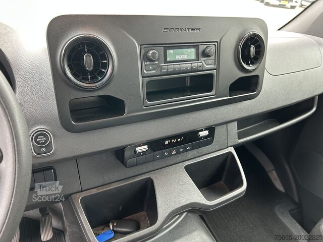 Resväska Mercedes-Benz Sprinter 515 1.9 CDI / 126 dkm / Box 4.4 mtr / ...