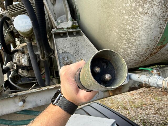 Veicolo commerciale  Stetter Betonmischer Wechselsystem 4 Zyl. Deutz