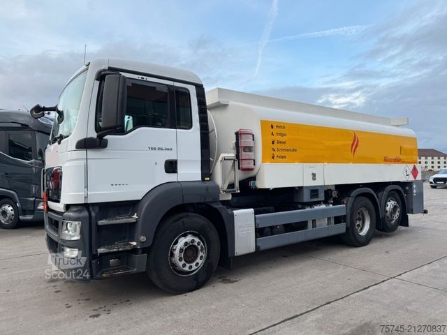 LKW mit Tankaufbau MAN TGS 26.360*3 KAMMER MIT OBEN UND UNTEN*LENK&LI