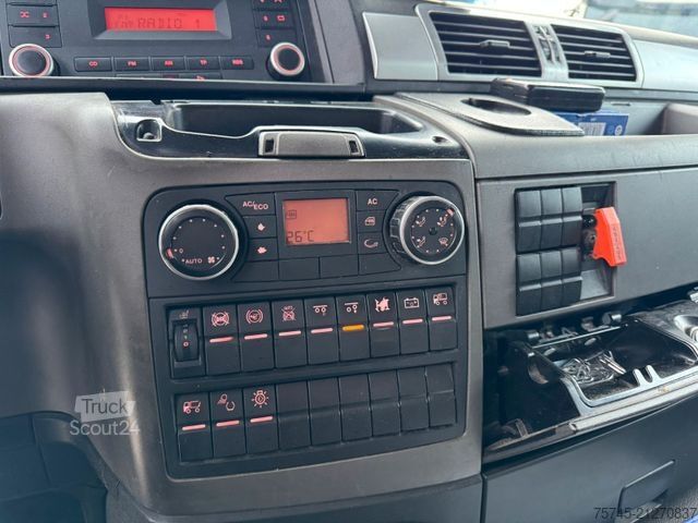 LKW mit Tankaufbau MAN TGS 26.360*3 KAMMER MIT OBEN UND UNTEN*LENK&LI