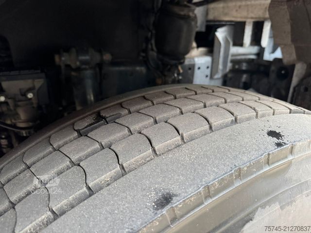 LKW mit Tankaufbau MAN TGS 26.360*3 KAMMER MIT OBEN UND UNTEN*LENK&LI