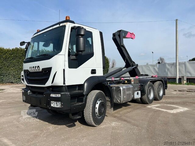 Camión portacontenedores de gancho IVECO IVECO TRAKKER 360 SCARRABILE 6X4