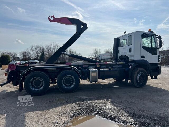Camión portacontenedores de gancho IVECO IVECO TRAKKER 360 SCARRABILE 6X4