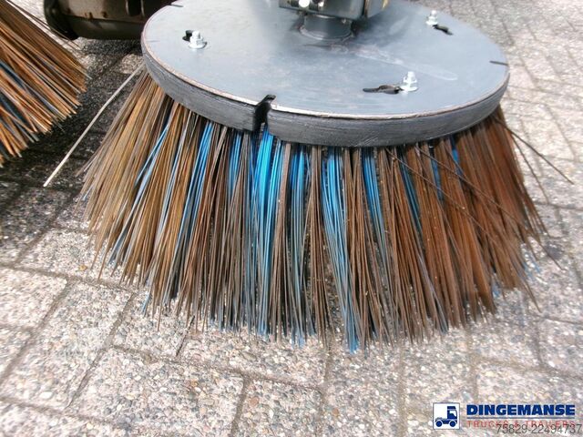 Varredora de rua Boschung S2 street sweeper