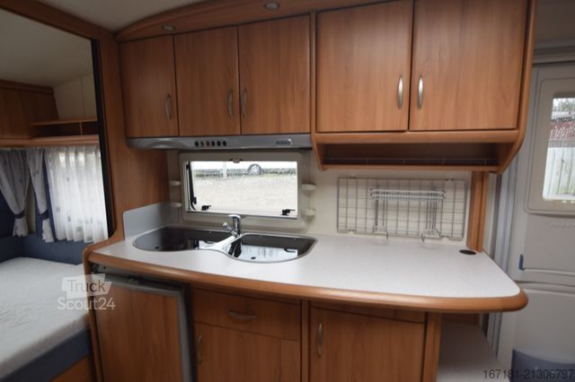 Caravane HOBBY De Luxe Easy 440 SF mit Vorzelt