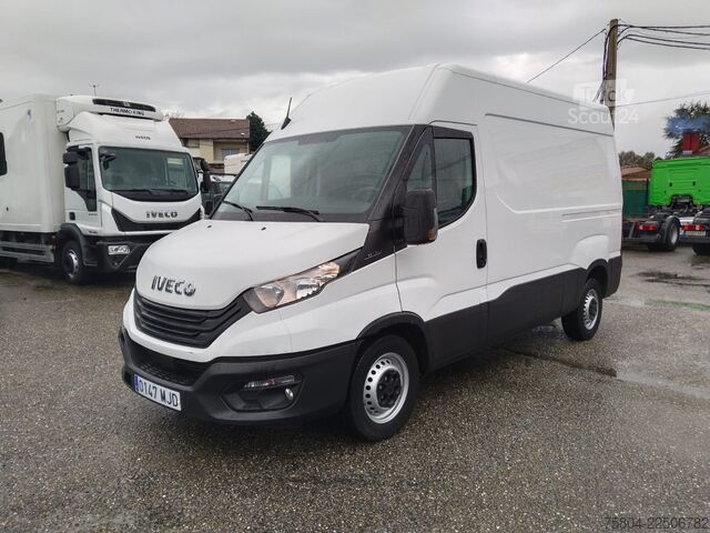 Slēgtais furgons Iveco DAILY 35S16