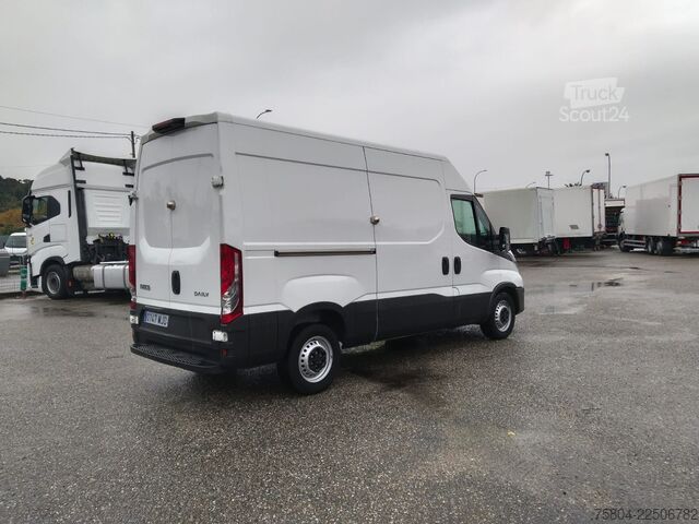 Slēgtais furgons Iveco DAILY 35S16