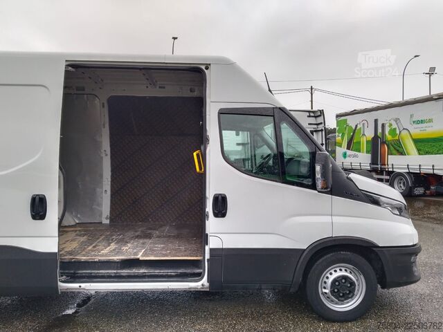 Slēgtais furgons Iveco DAILY 35S16