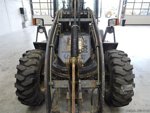 Ratinis krautuvas TEREX TL70 + Fork