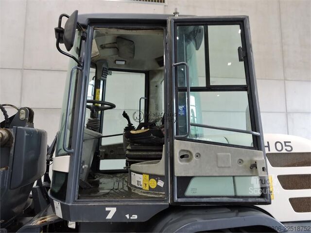 Ratinis krautuvas TEREX TL70 + Fork