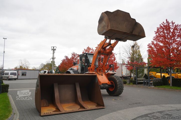 Krumplinis krautuvas Hitachi ZW220 articulated loader / 2 buckets