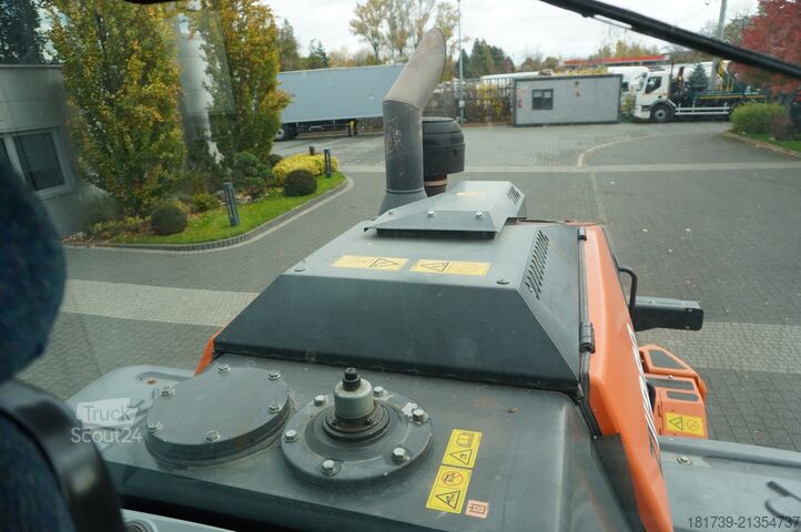 Krumplinis krautuvas Hitachi ZW220 articulated loader / 2 buckets