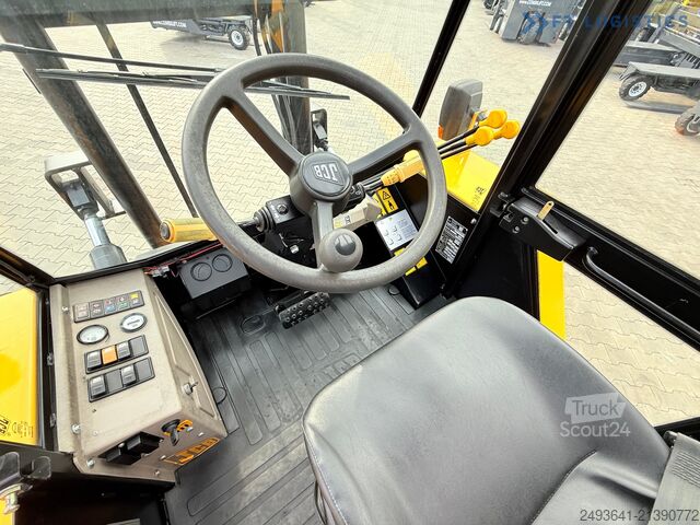 Terränggående gaffeltruck JCB 940 / TRIPLEX 4500 / FREE-LIFT NEW TIRES