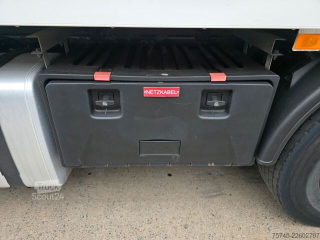 Kühlkoffer-LKW VOLVO FM420*FRIGOBLOCK*VOLLLUFT*PALFINGER LBW  2.5T*
