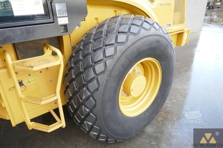 Valjar z enim bobnom Caterpillar CS64B