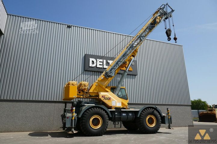 Grubaus reljefo kranas Grove RT700E