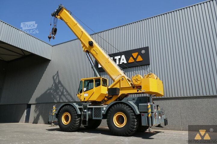 Grubaus reljefo kranas Grove RT700E