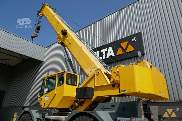 Grubaus reljefo kranas Grove RT700E