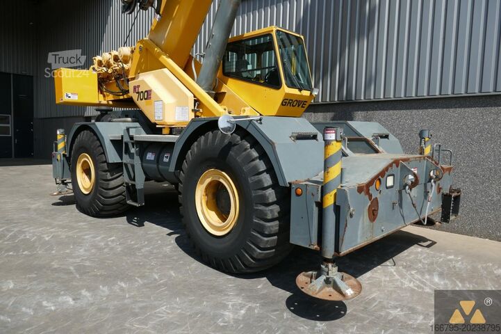 Grubaus reljefo kranas Grove RT700E