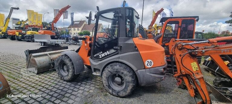 Kolový nakladač HITACHI ZW95