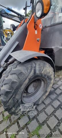 Kolový nakladač HITACHI ZW95