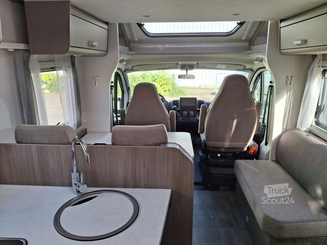 Camper semintegrato CARADO T 448