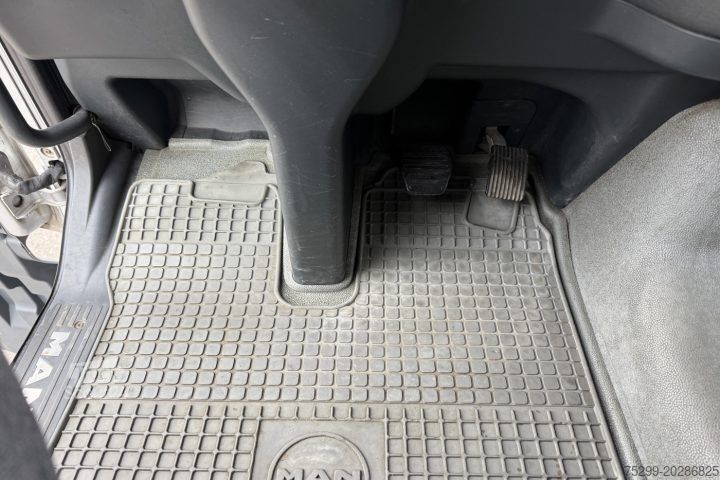 Speciale doeleinden vrachtwagen MAN 18.413 FLLC 4x2 BDF+Koffer / Swiss-Vehicle