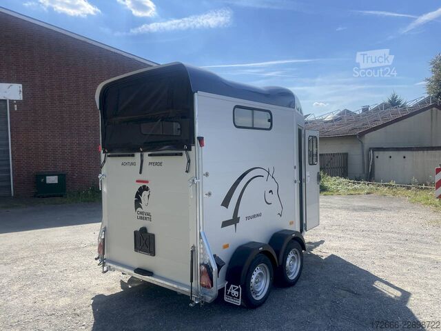 Pferdeanhänger Cheval Liberté TOURING JUMPING V1 DUNKELBLAU +SATTELKAMMER