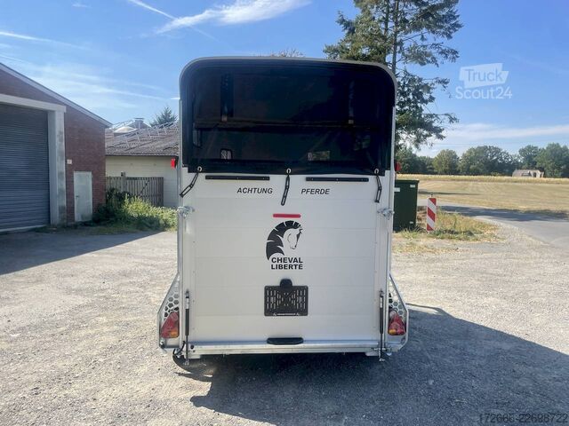 Pferdeanhänger Cheval Liberté TOURING JUMPING V1 DUNKELBLAU +SATTELKAMMER