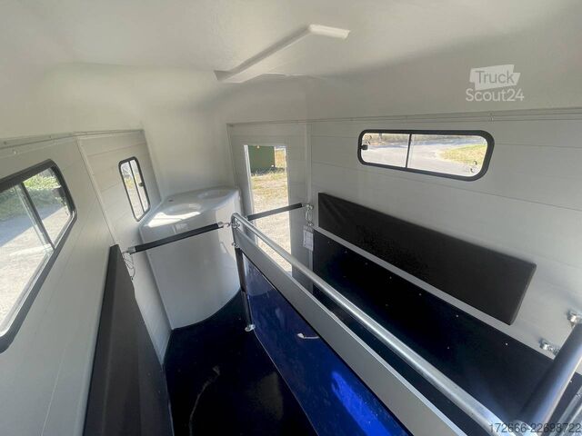 Pferdeanhänger Cheval Liberté TOURING JUMPING V1 DUNKELBLAU +SATTELKAMMER