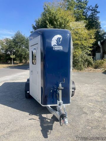 Pferdeanhänger Cheval Liberté TOURING JUMPING V1 DUNKELBLAU +SATTELKAMMER