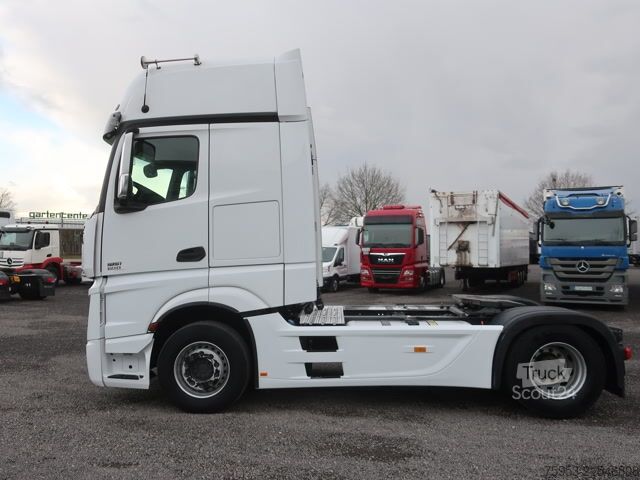 Τυπική μονάδα τράκτορα Mercedes Benz 1851 LS Actros Gigaspace Standklima