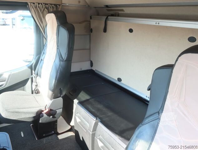 Τυπική μονάδα τράκτορα Mercedes Benz 1851 LS Actros Gigaspace Standklima