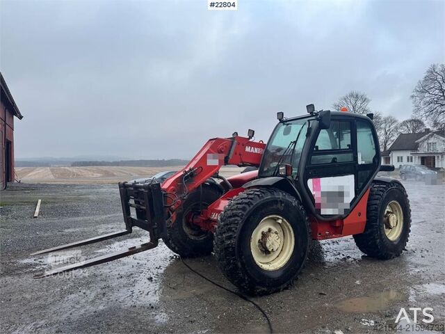 Caricatore Manitou MLT 633 telehandler with hydraulic pallet forks.